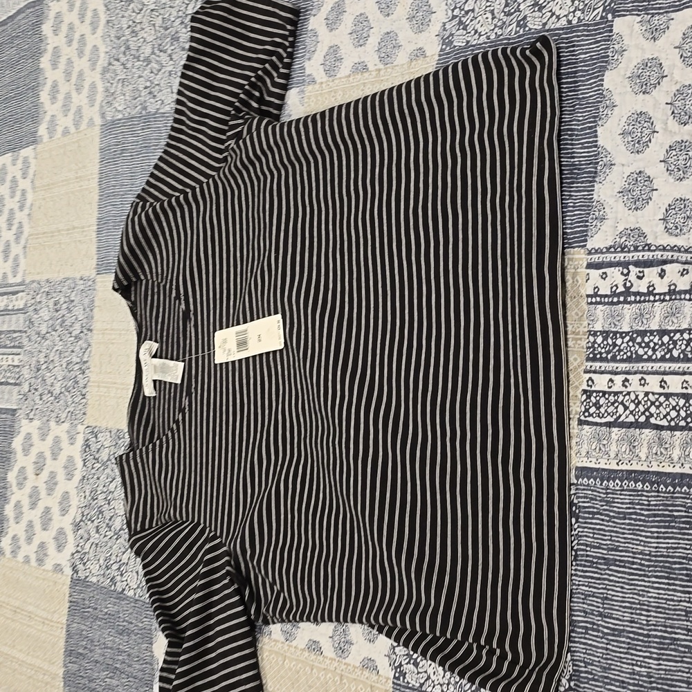 Jones Wear Sport Size 2X Black & White Short Sleeved Tee